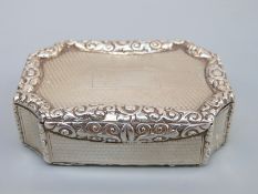 A William IV hallmarked silver engine turned table top snuff box with engine turned decoration