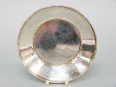 A hallmarked silver shallow dish, Sheffield 1908 maker Lee and Wigfull diameter 10.