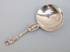 A Victorian hallmarked silver tea caddy spoon with apostle finial,