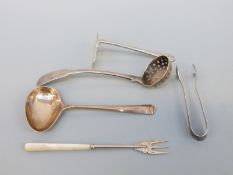 A Georgian silver sifter spoon, silver pusher, silver spoon and silver tongs, weight 72g,