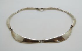 A silver hallmarked necklace of stylised design, retailed by Martins of Cheltenham, Ldn 2000,