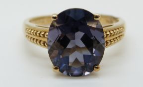 A 9ct gold ring set with a blue topaz