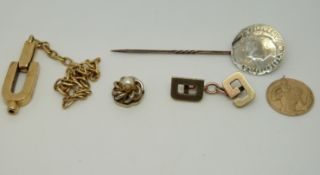 A 9ct gold cufflink, a 9ct gold St Christopher (4.2g), an 18ct French gold chain (11.