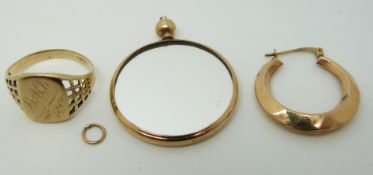 A 9ct gold ring, a 9ct gold earring (4.