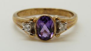 A 9ct gold ring set with an amethysts and diamonds (Size N/M)