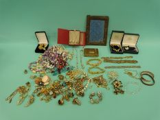 A collection of costume jewellery etc to include beads, Stratton compact, brooches, marcasite,
