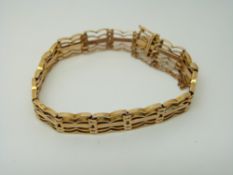 A 9ct gold gate bracelet