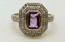 A 9ct gold ring set with an amethysts and diamonds (size M)
