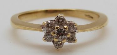An 18ct gold ring set with diamonds in a cluster, 2.
