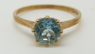 A 9ct gold ring set with a zircon (size Q)