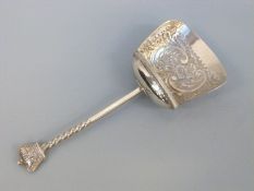 A Victorian hallmarked silver tea caddy spoon with crown finial,