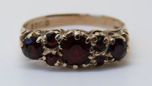 A 9ct gold ring set with garnets (size P)