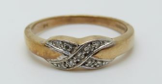 A 9ct gold ring set with diamonds, 1.