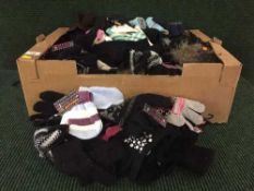 Box of woolen gloves (New)