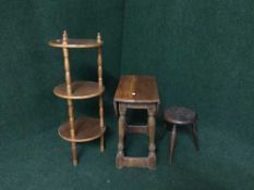 An oak drop leaf table,