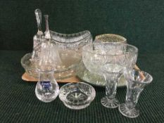 A tray of lead crystal and pressed glass bowls,