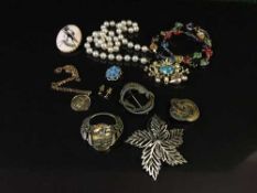 A 9ct gold St Christopher pendant on chain,