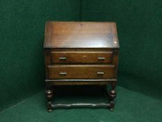 An early twentieth century oak bureau