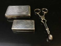 Two silver snuff boxes,