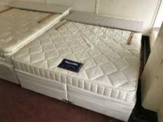 A Dunolopillo 5' divan and interior