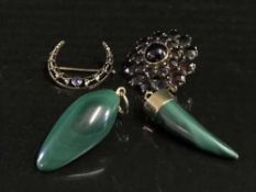 A gold and garnet set brooch,