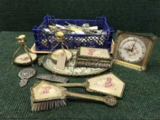 A tray of dressing table set,