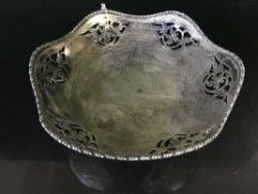A silver pierced rim bowl with Sheffield marks 1942, 12.