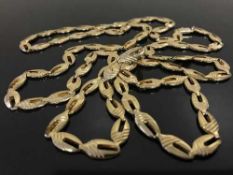 An 18ct gold necklace with lozenge links, stamped 750, length 110 cm, 45.3g.