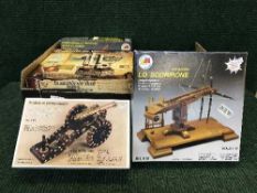 Assorted boxed wooden models - Leonardo Di Vinci rotatable crane,