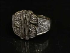 A 9ct gold diamond set dollar ring, 4.9g.