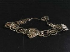 A 9ct gold padlock bracelet, 7.