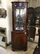 An inlaid corner display cabinet