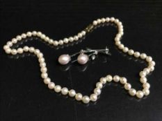 A set of of Lotus cultured pearls with gold clasp,