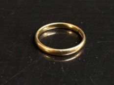 22ct gold wedding band