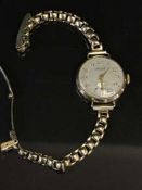 A lady's 9ct gold Accurist wristwatch upon 9ct gold bracelet, 15.