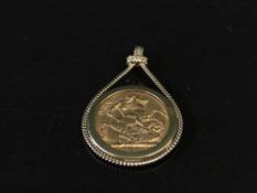 A 1902 sovereign in pendant mount, 10.