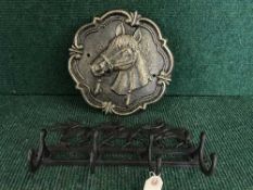Two cast metal coat racks - Horses (2)