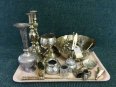 A tray of brass pieces