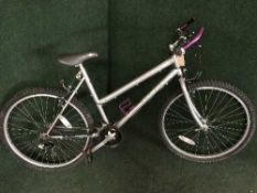 A girls Townsend Daytona mountain bike