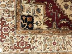A fringed Persian Heriz carpet 280 cm x 200 cm