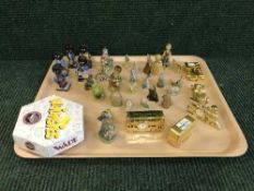 A tray of Wade Whimsies,