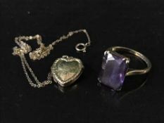 A 9ct gold dress ring,