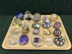 A tray of twenty glass paperweights