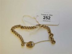 A 9ct gold gate bracelet, 17.