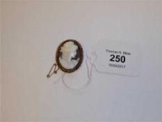 A 9ct gold mounted cameo brooch