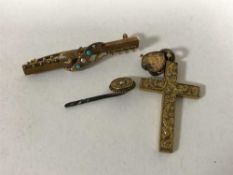 A Victorian 15ct gold turquoise and seed pearl brooch (2.