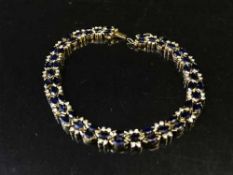 A diamond set bracelet in yellow gold, 18.