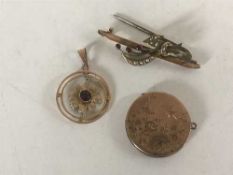 A gold locket / brooch and pendant
