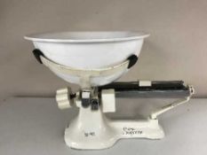 A set of supreme baby weighing scales