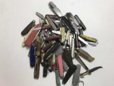 A collection of approximately 80 penknives,